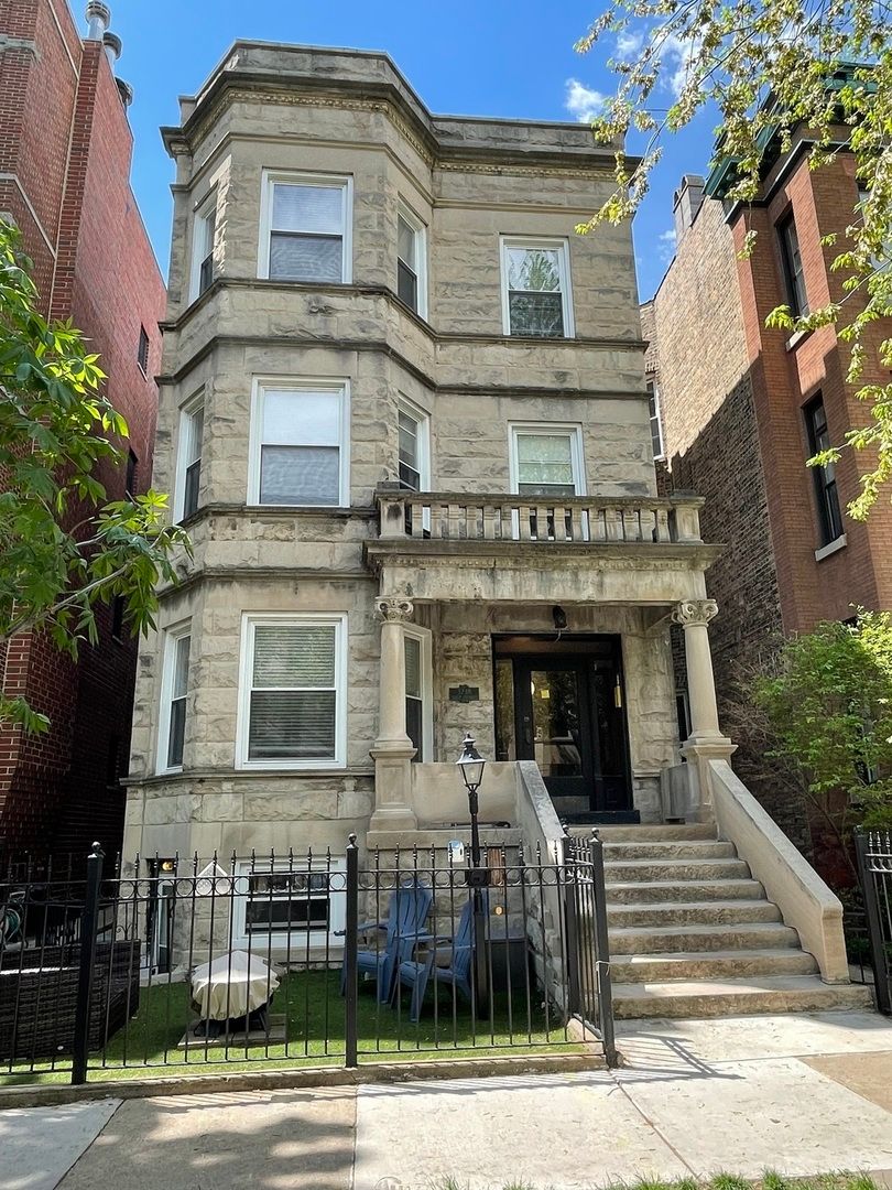 3738 FREMONT Street, Chicago, IL 60613