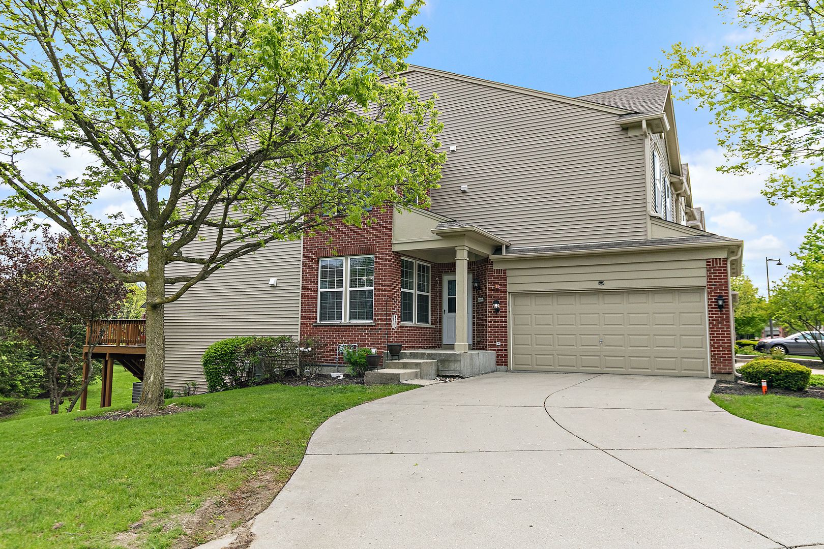 1566 Yellowstone Drive — Streamwood, IL 60107