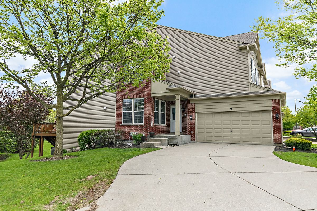 1566 Yellowstone Drive, Streamwood, IL 60107