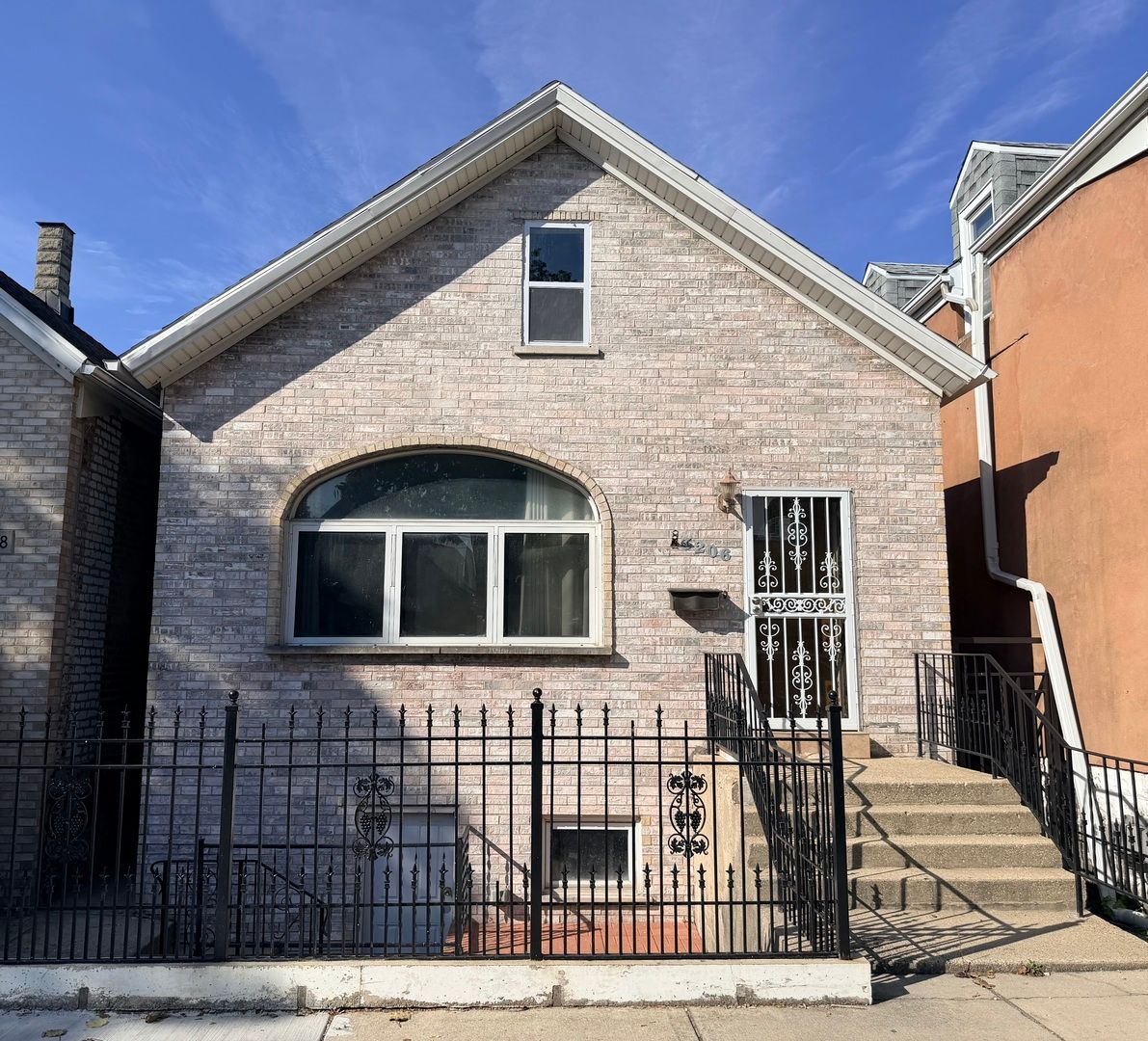 3206 Lowe Avenue — Chicago, IL 60616