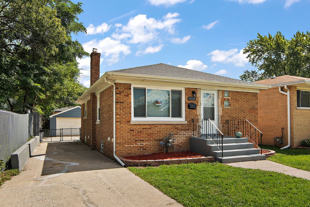1051 Burnham Avenue, Calumet City, IL 60409