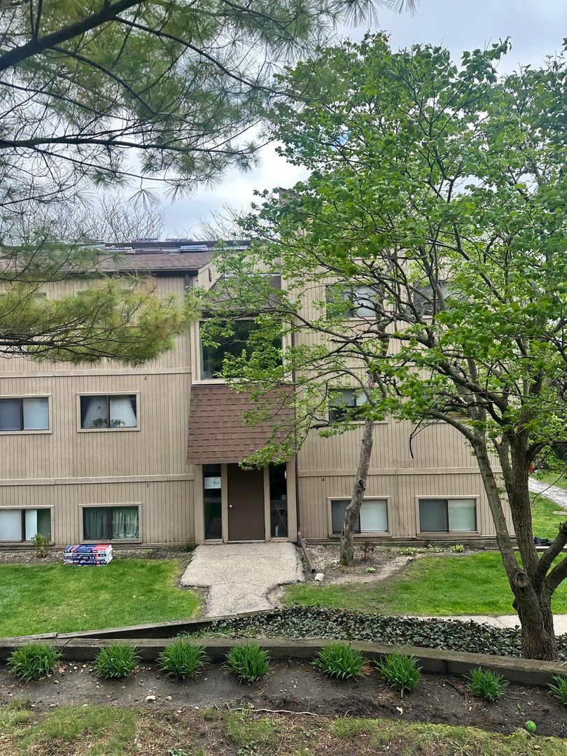 49 Oak Hill Colony #5 — Fox Lake, IL 60020