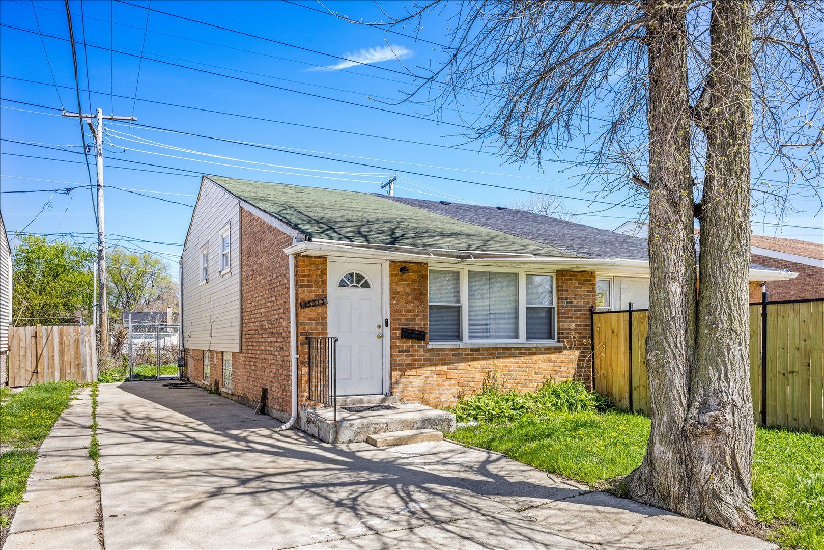 13313 Eberhart Avenue — Chicago, IL 60827
