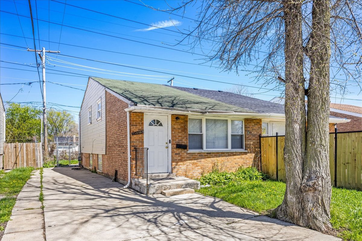 13313 Eberhart Avenue, Chicago, IL 60827