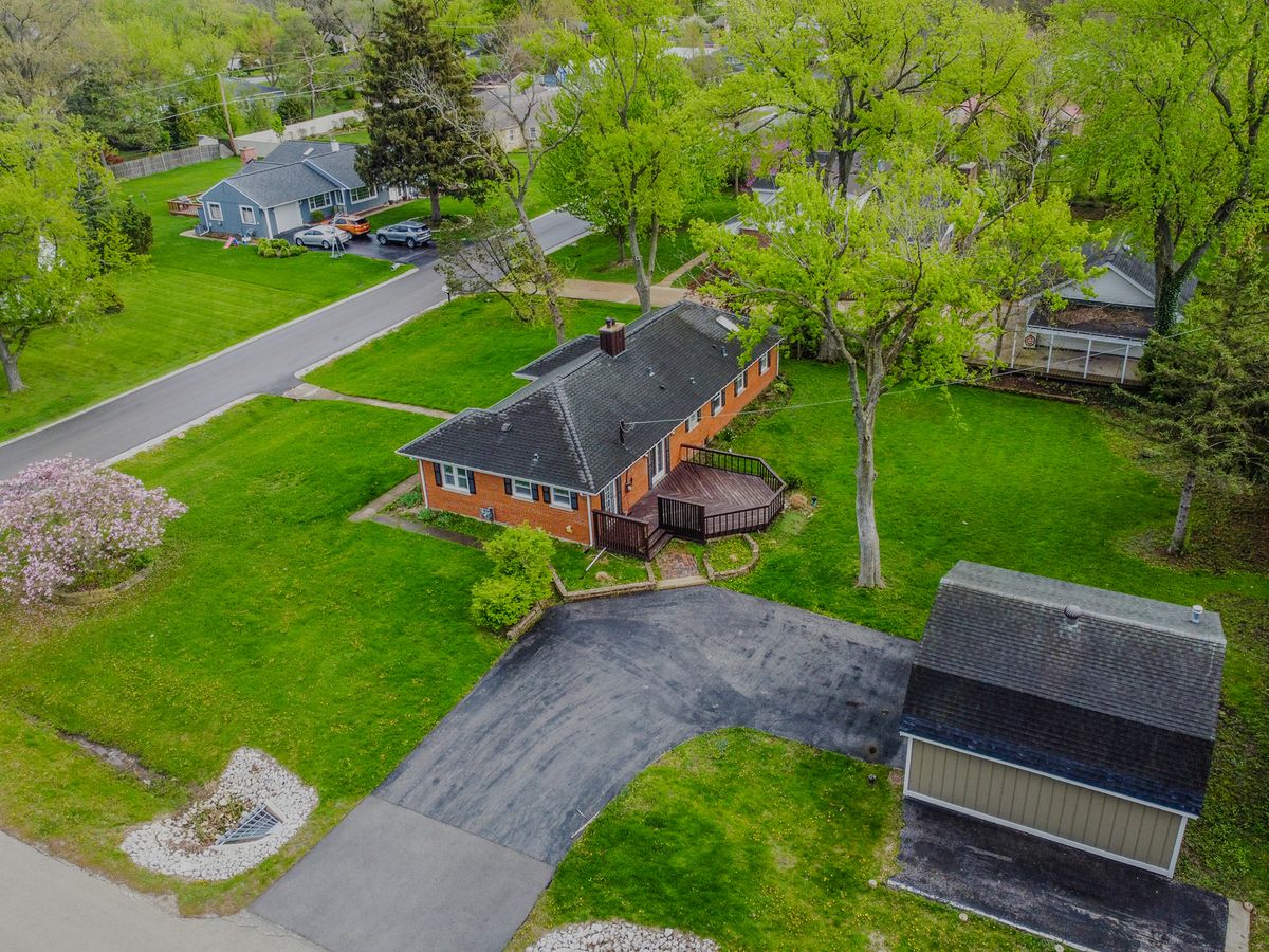 5536 Howard Avenue, La Grange Highlands, IL 60525