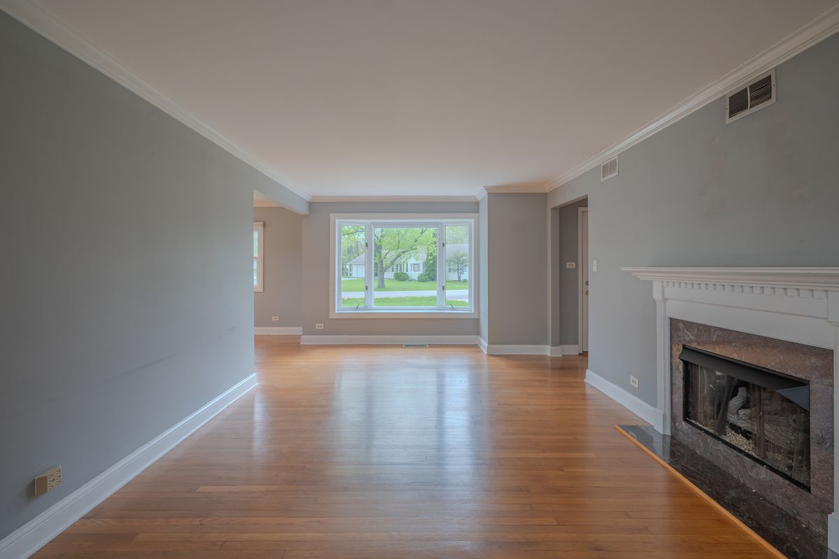 5536 Howard Avenue, La Grange Highlands, IL 60525