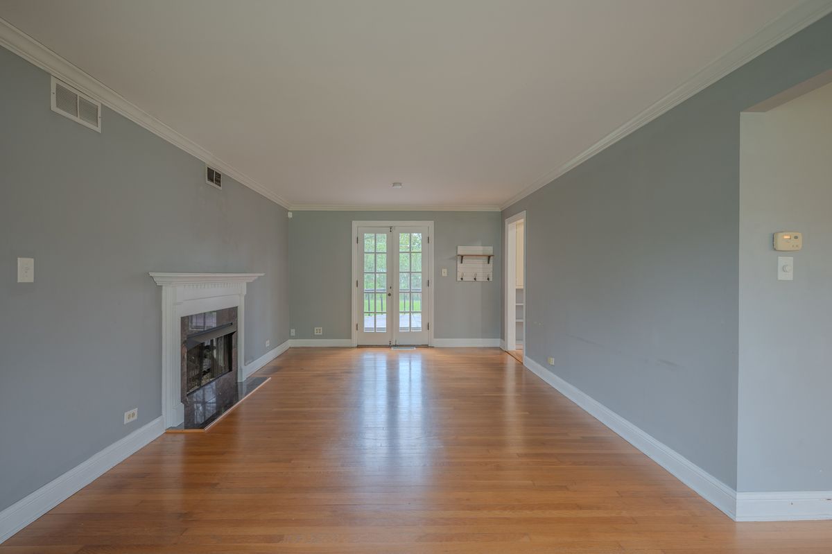 5536 Howard Avenue, La Grange Highlands, IL 60525