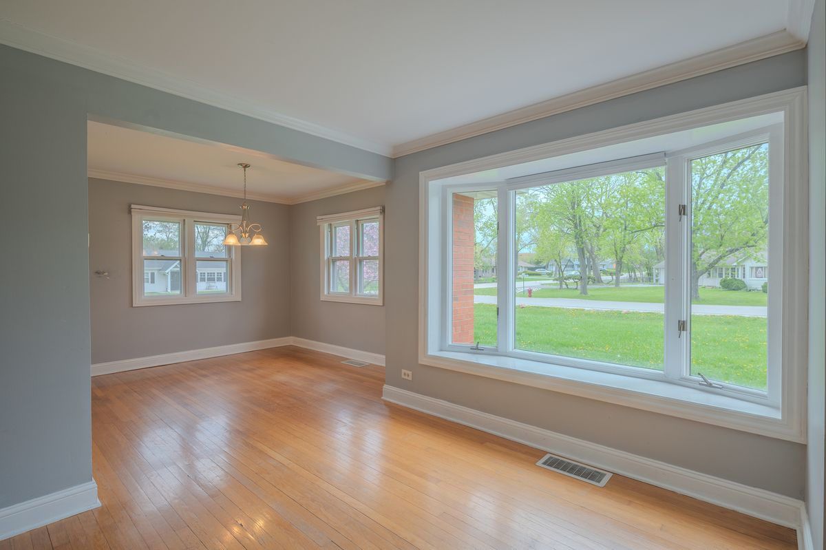 5536 Howard Avenue, La Grange Highlands, IL 60525