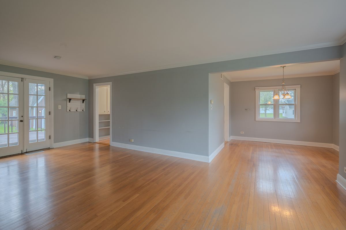 5536 Howard Avenue, La Grange Highlands, IL 60525
