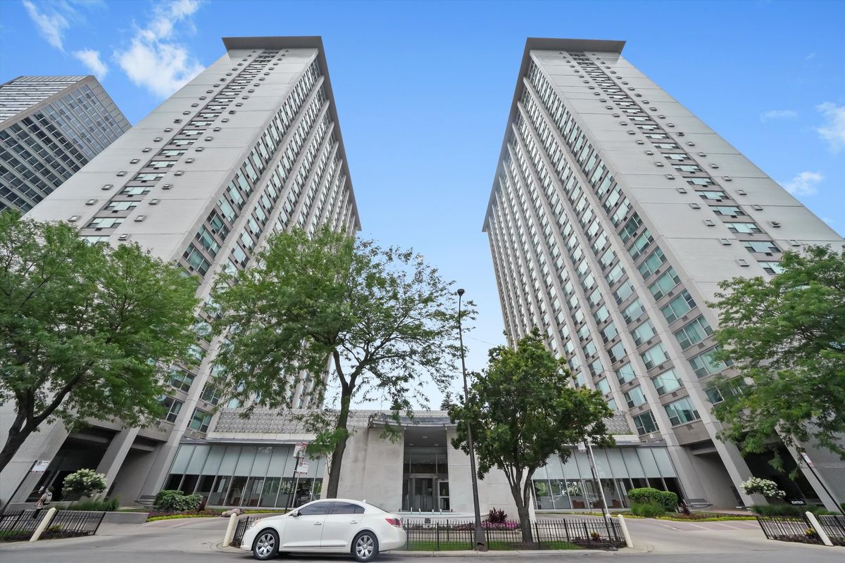 3600 Lake Shore Drive, Chicago, IL 60613