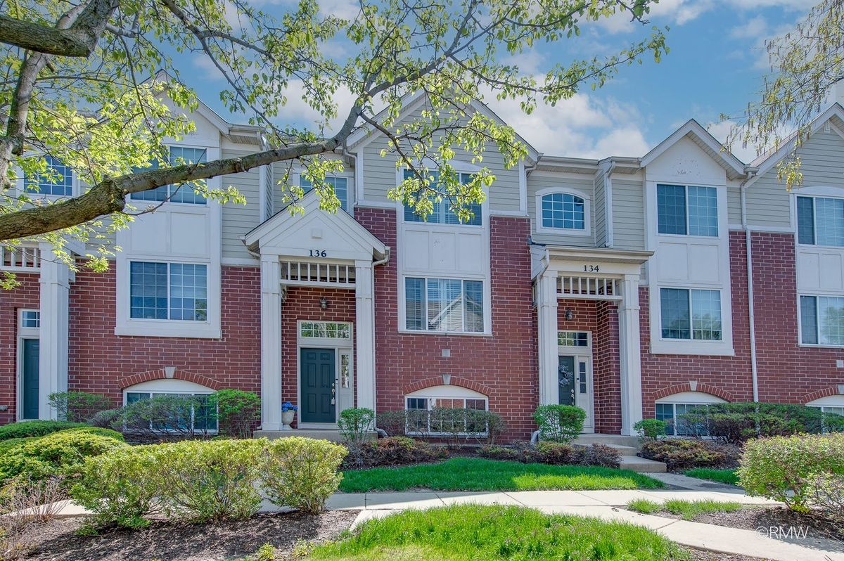 136 Morgans Gate Drive, Wood Dale, IL 60191
