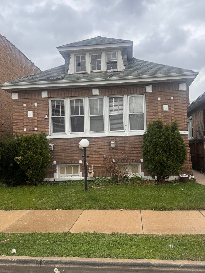 8237 S Loomis Boulevard — Chicago, IL 60620