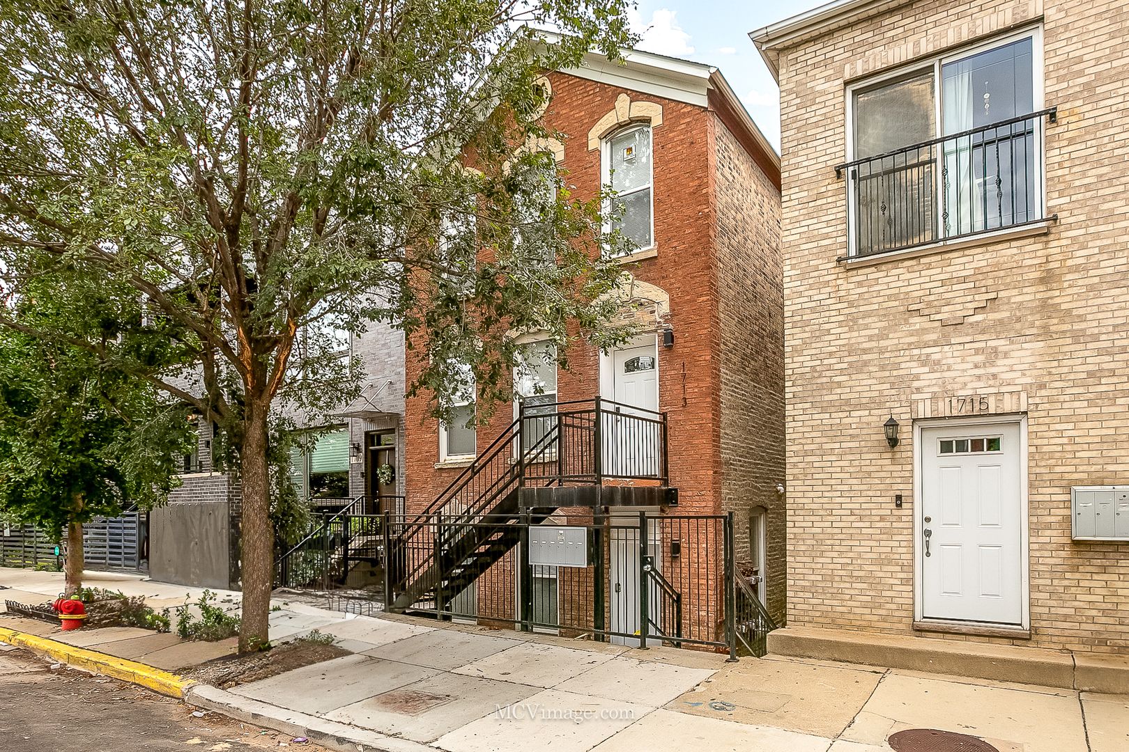 1713 S Jefferson Street — Chicago, IL 60616