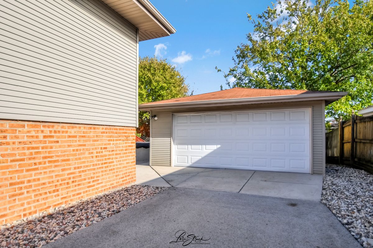 16813 89th Avenue, Orland Hills, IL 60487
