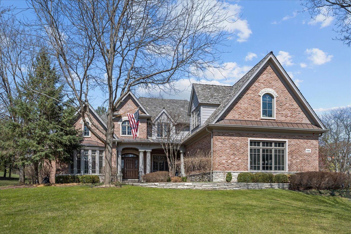 240 Walnut Street — Libertyville, IL 60048
