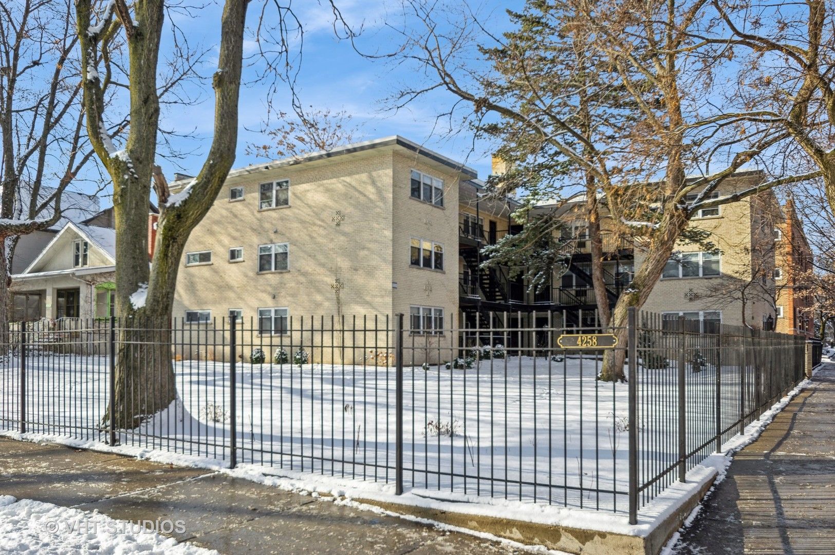 4258 N Greenview Avenue #1E — Chicago, IL 60613