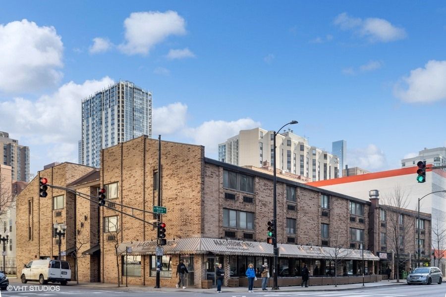 163 W Division Street — Chicago, IL 60610