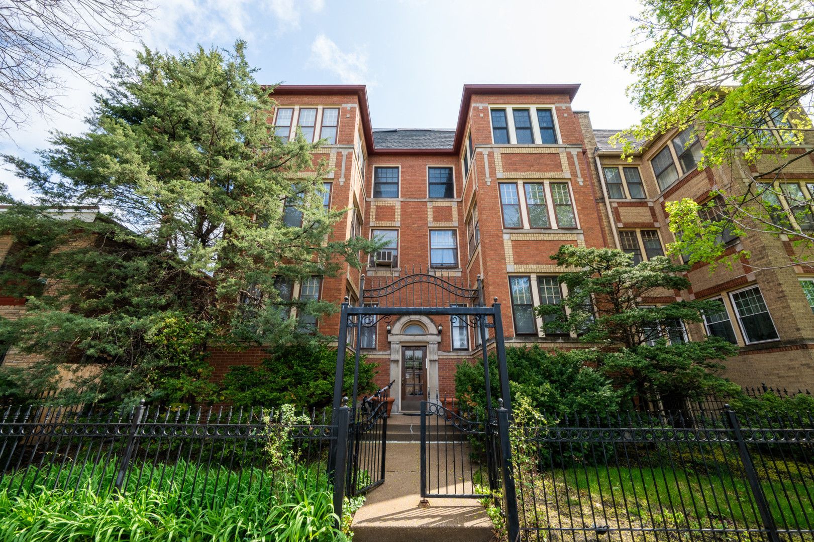 426 S Maple Avenue #2S — Oak Park, IL 60302