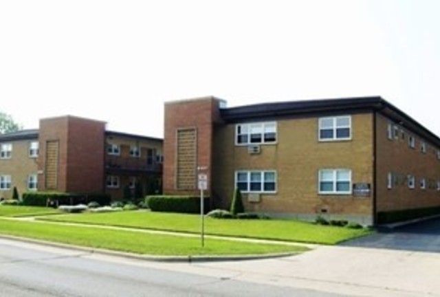 8407 Dempster Street — Niles, IL 60714