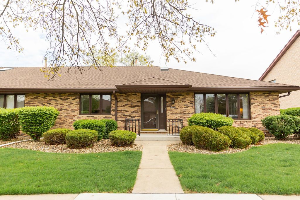 8310 ASHLEY Lane #8310 — Tinley Park, IL 60477