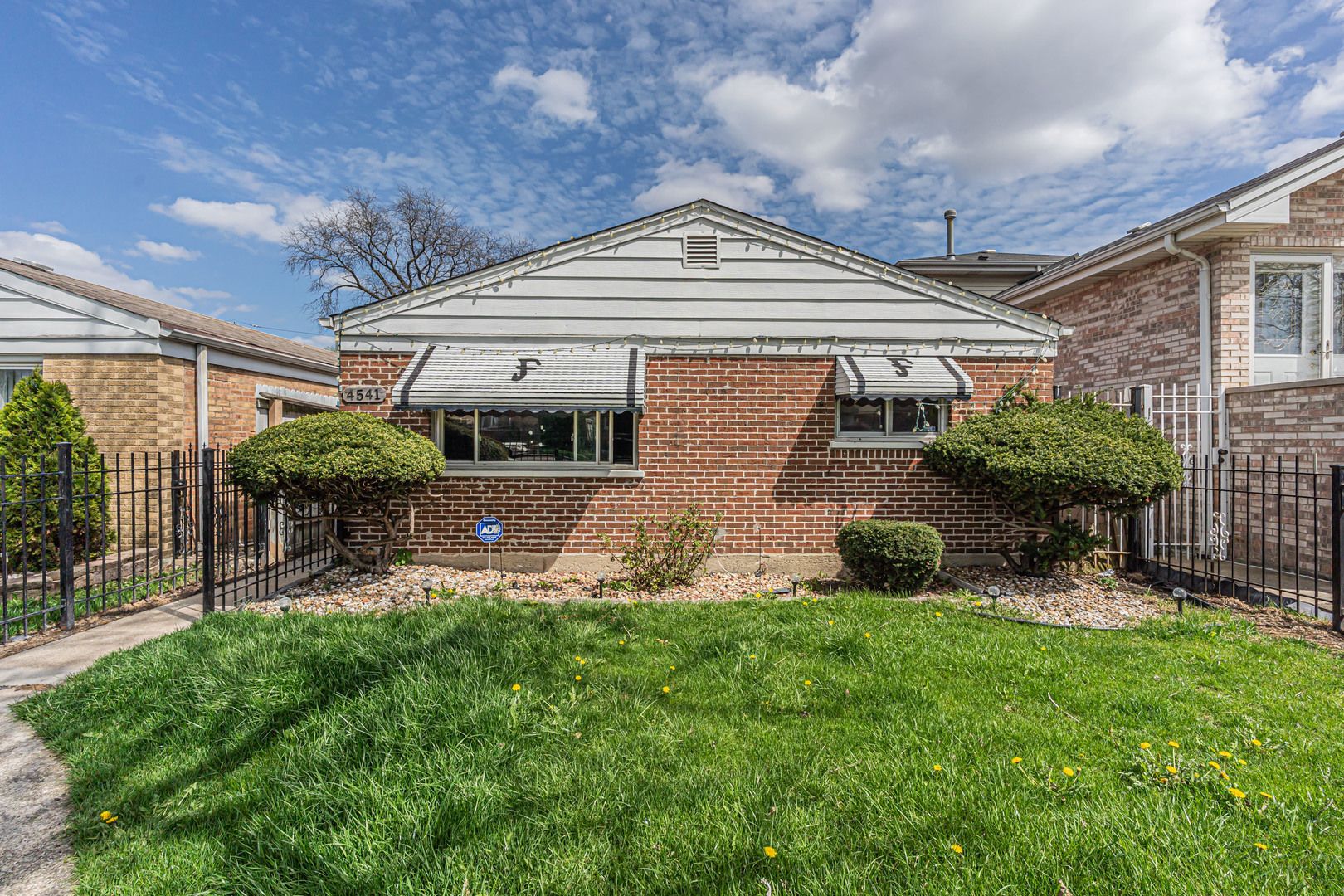 4541 S Laporte Avenue — Chicago, IL 60638