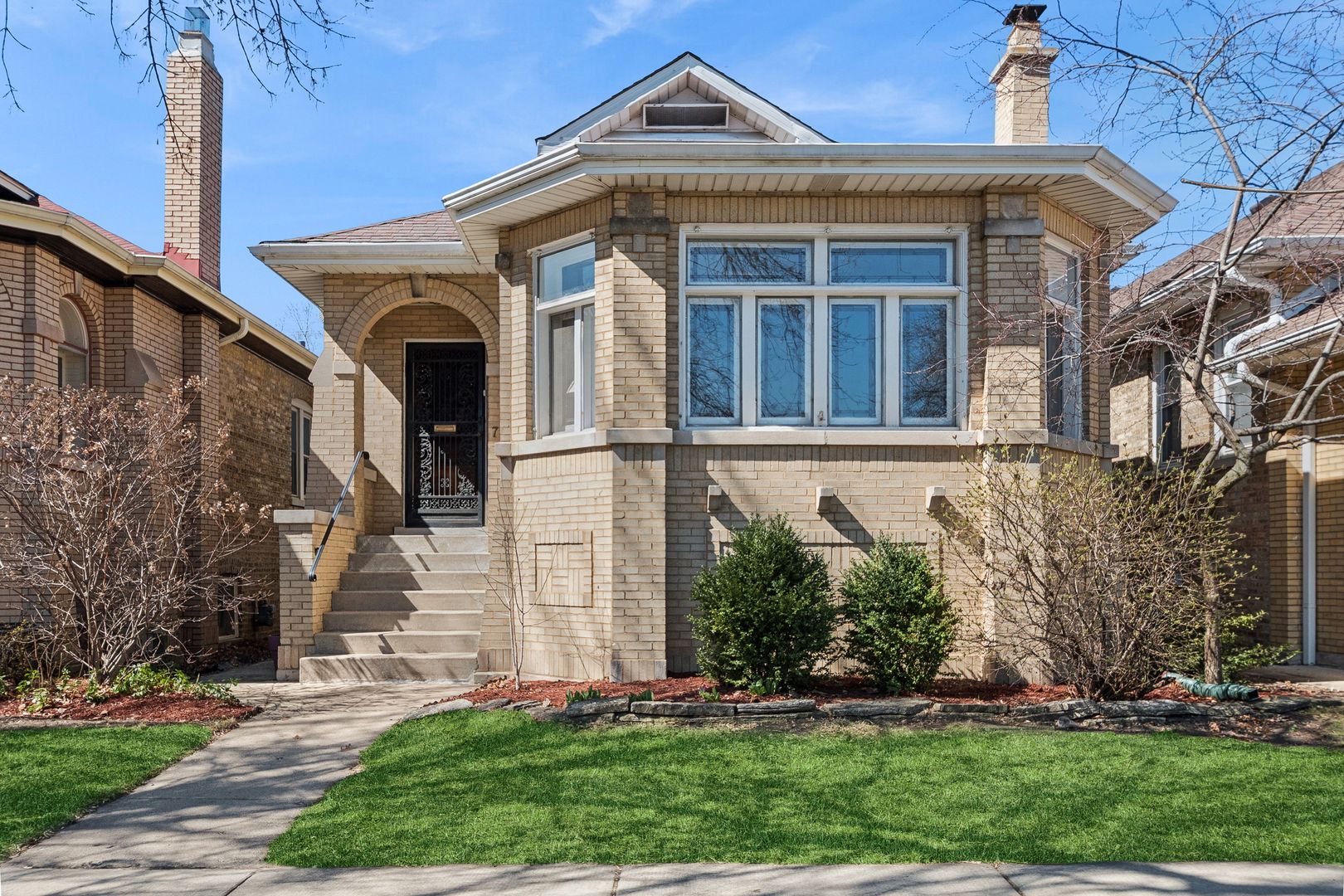 7446 N Rockwell Street — Chicago, IL 60645
