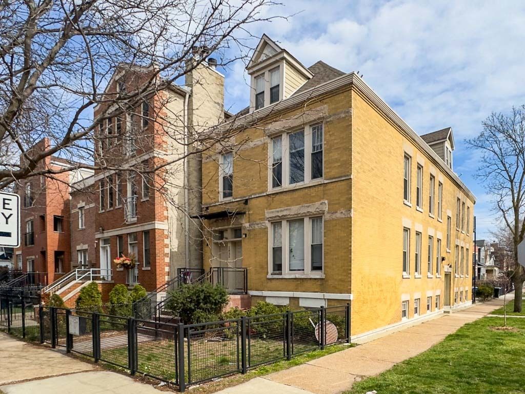 2835 Damen Avenue, Chicago, IL 60618