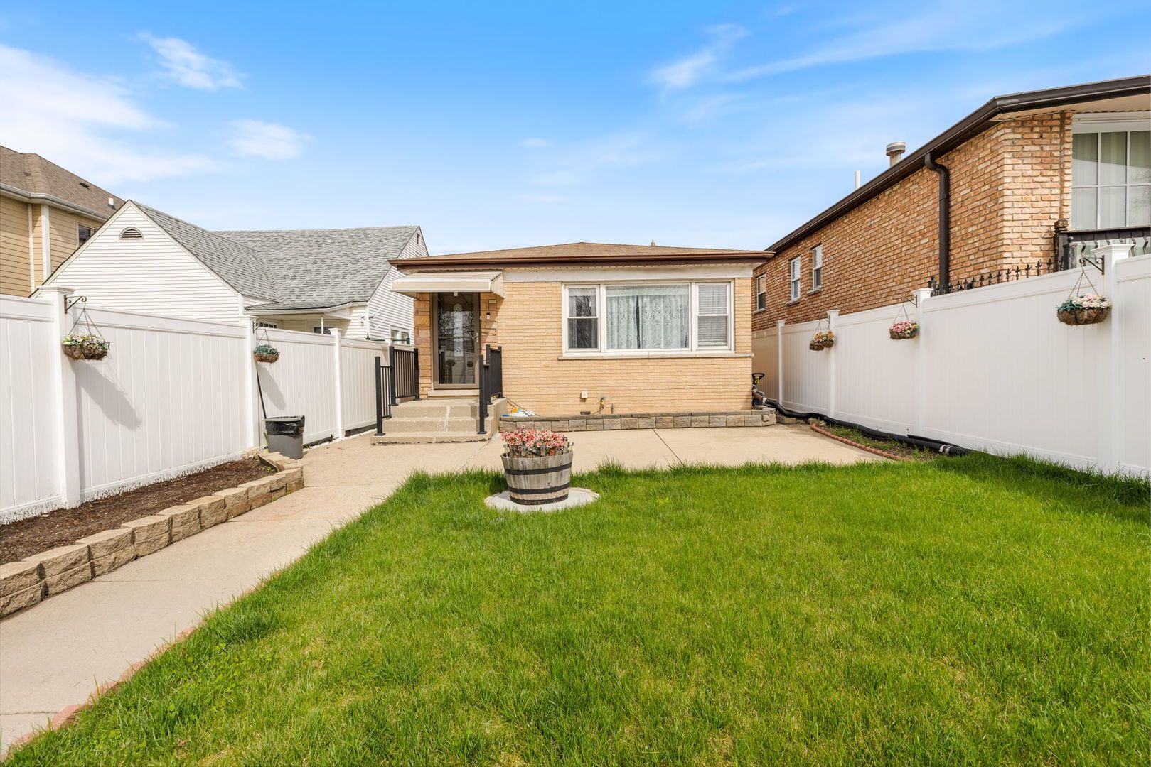 6718 W Forest Preserve Drive — Harwood Heights, IL 60706