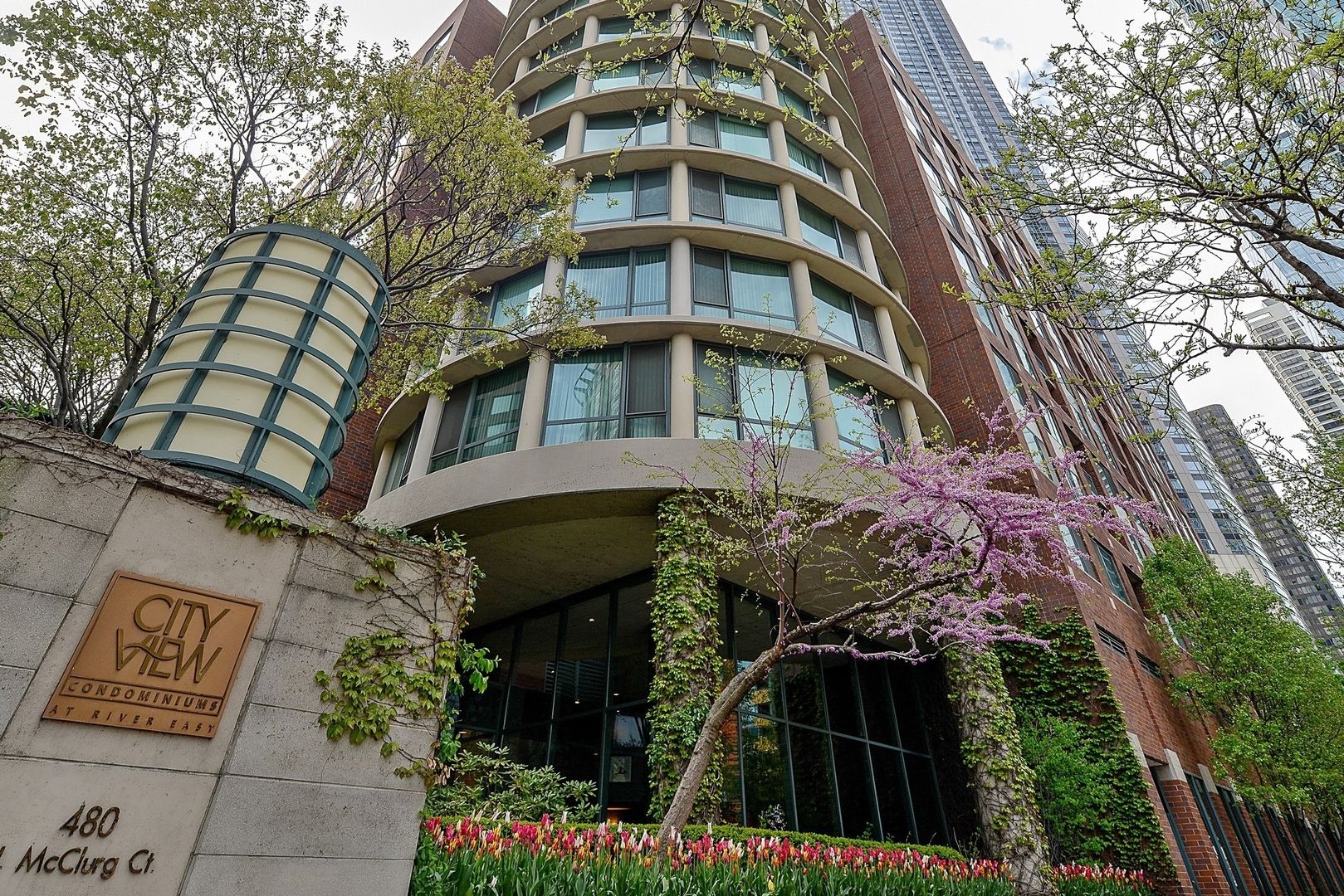 480 N McClurg Court #504 — Chicago, IL 60611