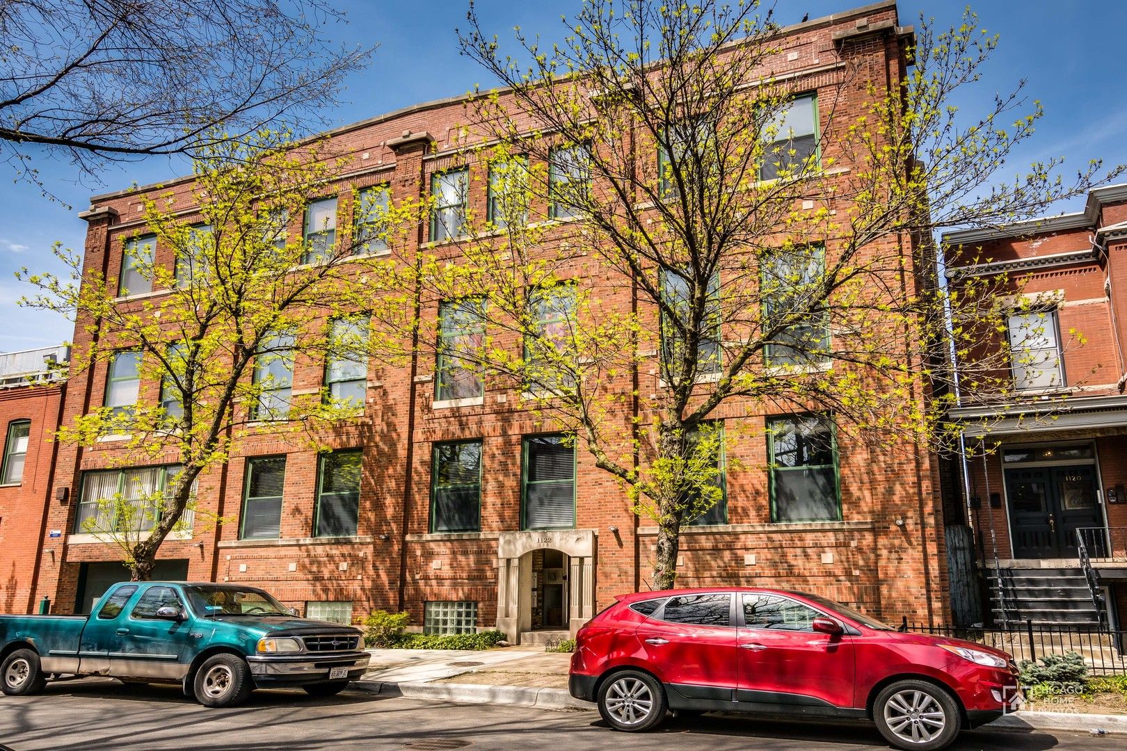 1122 W Newport Avenue #2H — Chicago, IL 60657