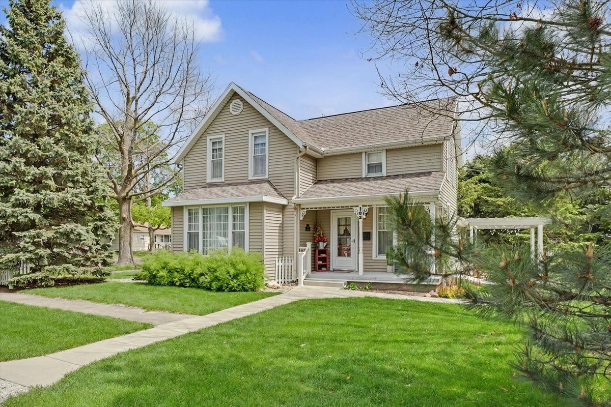 102 WOOD Street, Gibson City, IL 60936