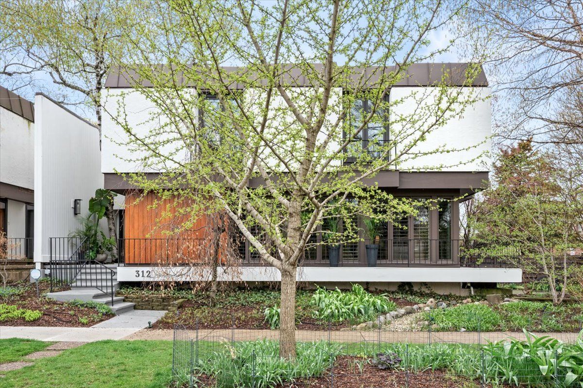 312 Barton Avenue — Evanston, IL 60202