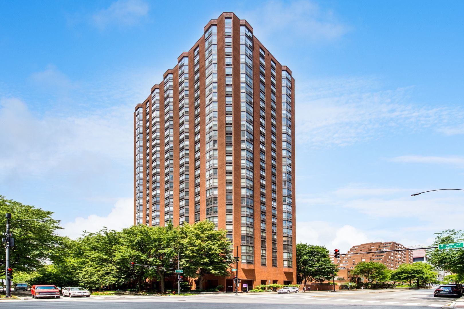 899 S Plymouth Court #502 — Chicago, IL 60605