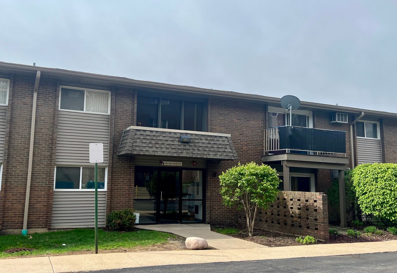 2301 Beau Monde Terrace #203 — Lisle, IL 60532