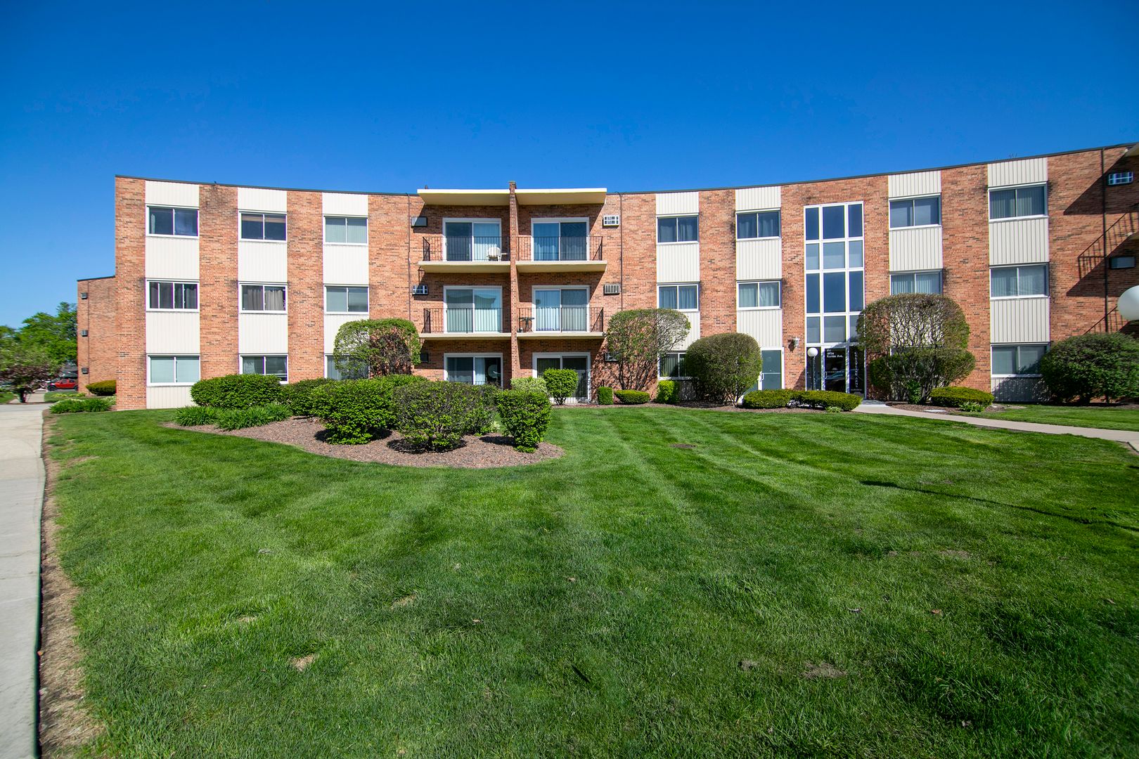 9724 S Karlov Avenue #105 — Oak Lawn, IL 60453
