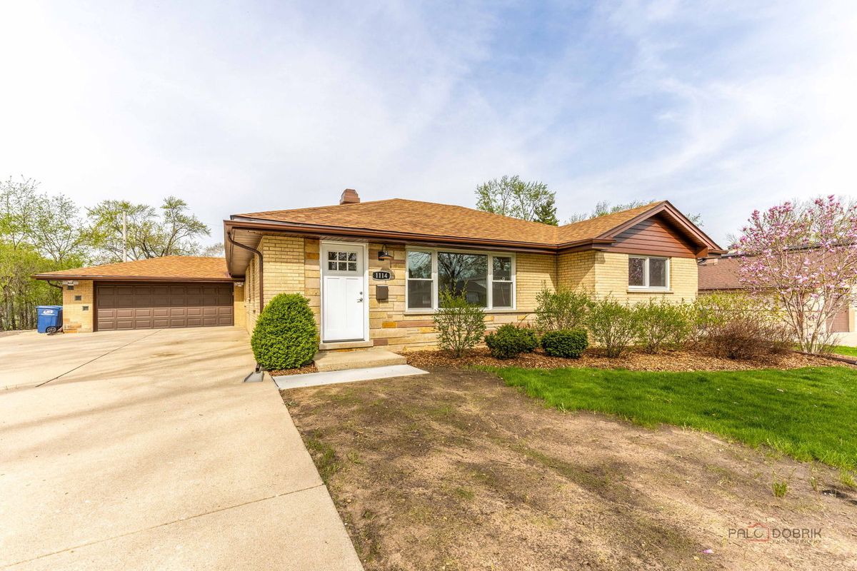 1114 Hewitt Drive, Des Plaines, IL 60016