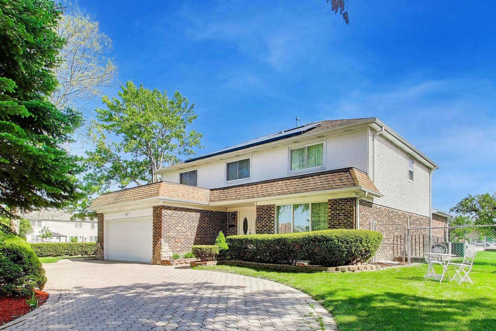 1631 E Greenwood Drive — Mount Prospect, IL 60056