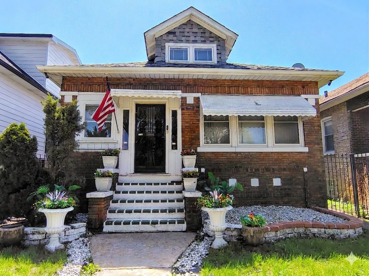 4831 W Haddon Avenue — Chicago, IL 60651