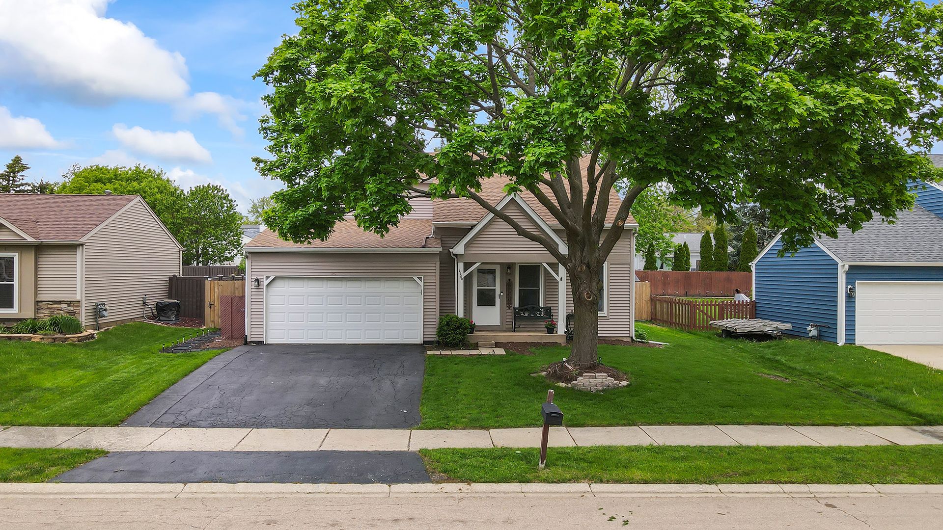 2250 Bannister Lane — Aurora, IL 60504