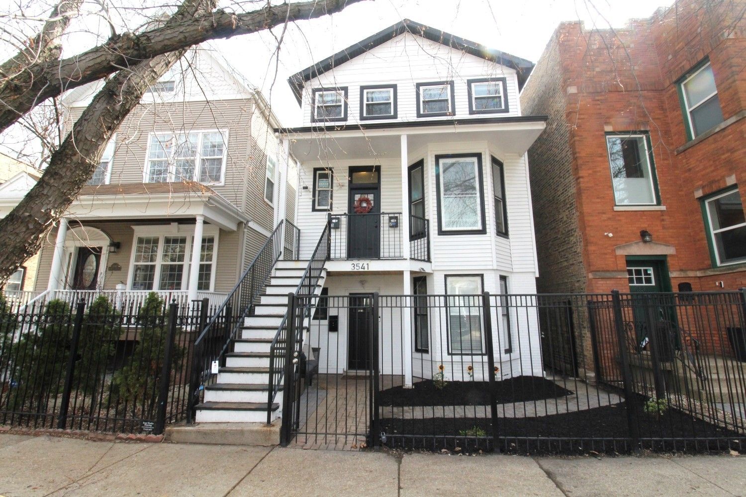 3541 N Damen Avenue — Chicago, IL 60618