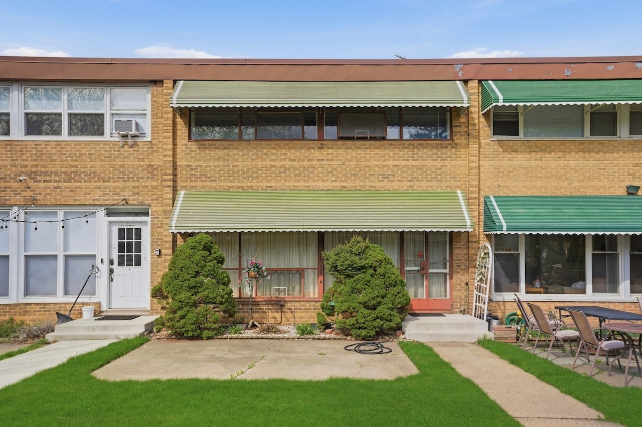 2711 W Balmoral Avenue — Chicago, IL 60625