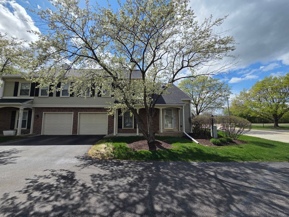 406 College Crossing, Rolling Meadows, IL 60008