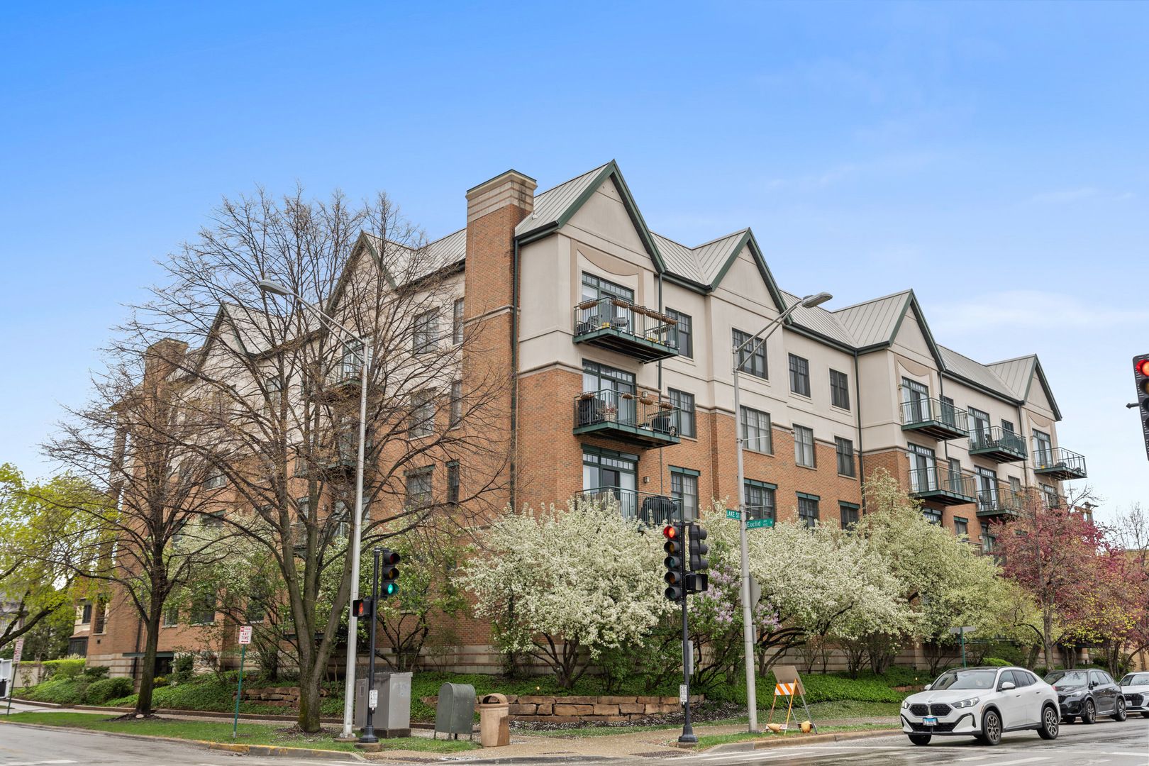 140 N Euclid Avenue #304 — Oak Park, IL 60301