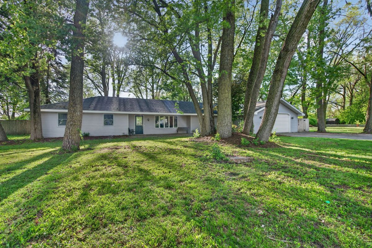 1555 N Rollin Lane, Coal City, IL 60416