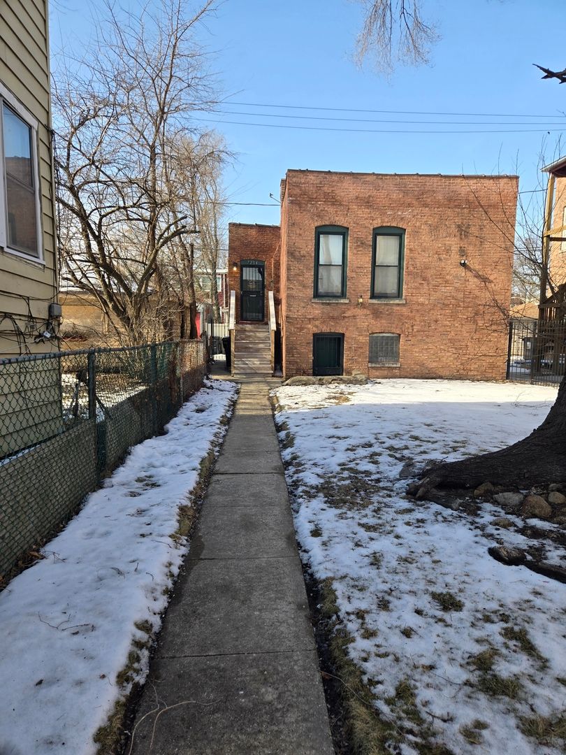7204 S Rhodes Avenue — Chicago, IL 60619