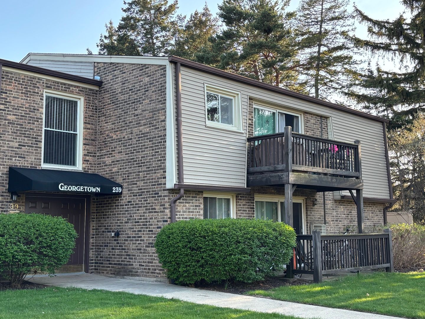 239 W Cornell Avenue #102 — Palatine, IL 60067