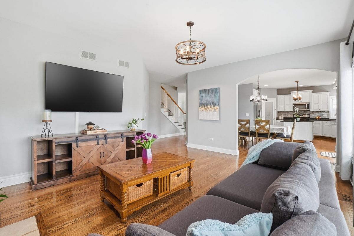 0S635 Robbins Street, Winfield, IL 60190