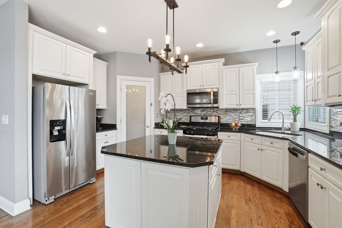 0S635 Robbins Street, Winfield, IL 60190