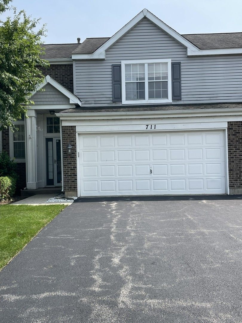 711 Savannah Lane, Crystal Lake, IL 60014