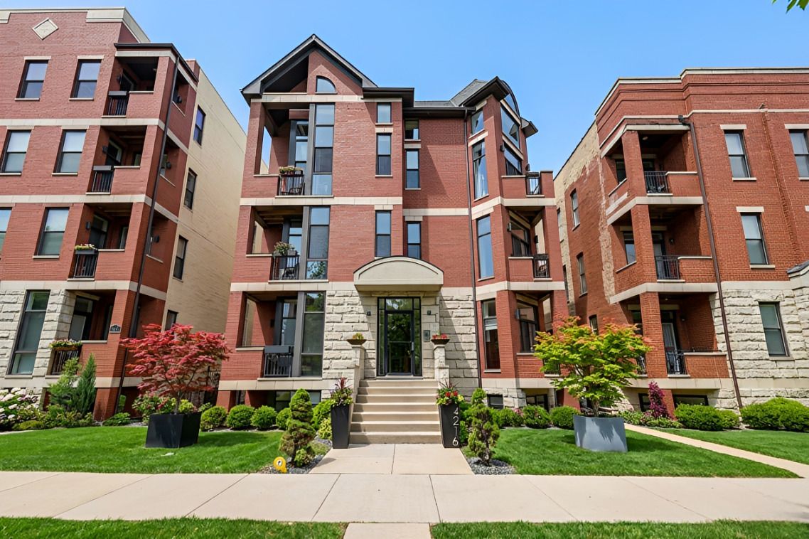 4216 S Ellis Avenue #3S — Chicago, IL 60653